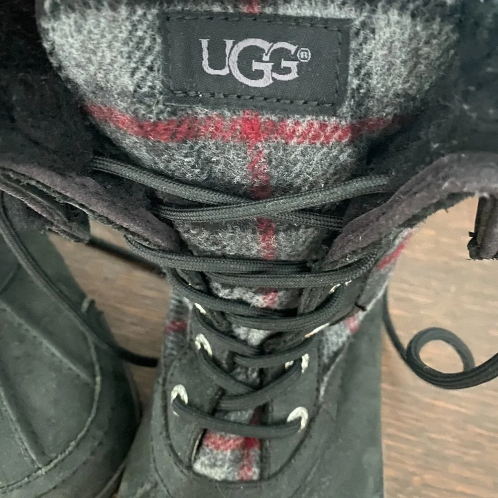 UGG Men’s Tartan Butte Lace-Up Boots Size 8,5